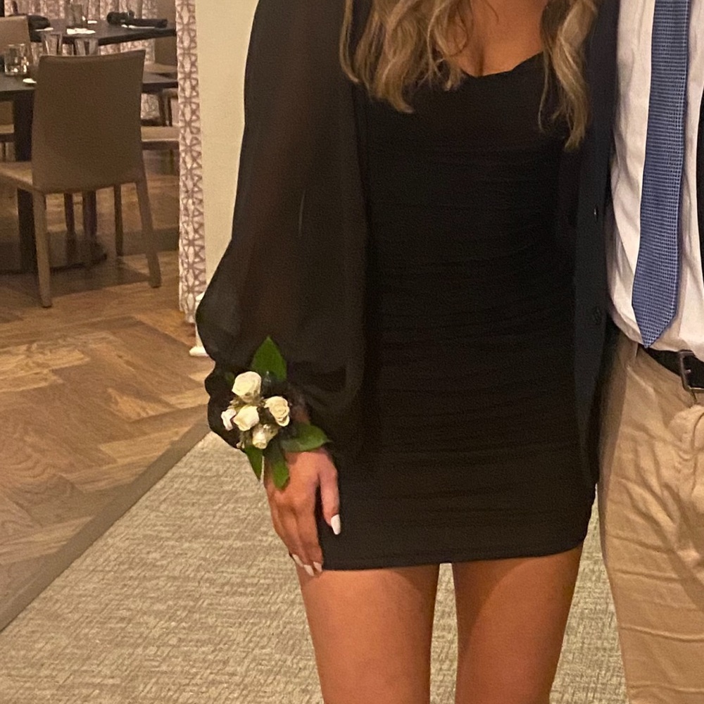 Chic Long Sleeve Black Dress